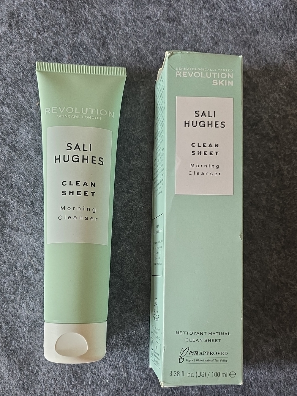 Revolution Sali Hughes Clean Sheet Morning Cleanser - Mint Green